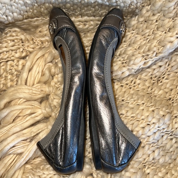 5/$50 Coach pewter leather flats size 6 - Picture 5 of 8